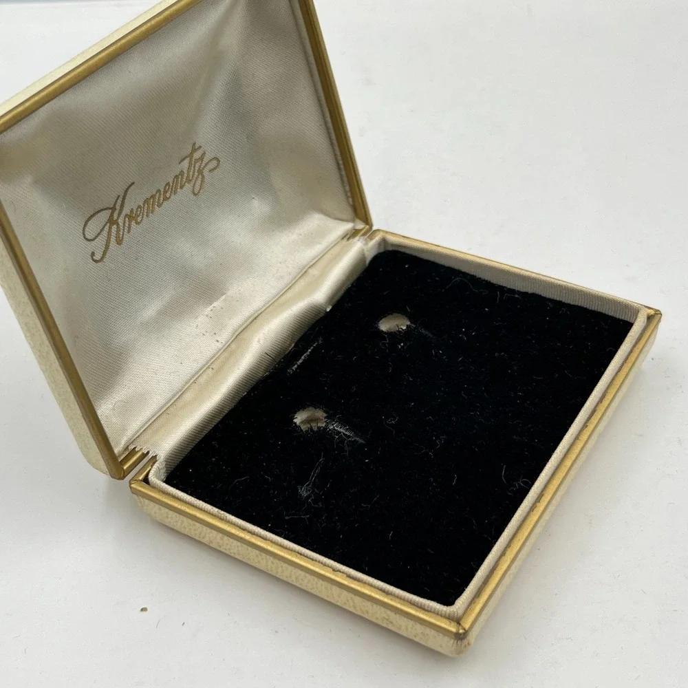 Vintage Krementz Cream Faux Leather Jewelry Box Small Clamshell Display Case